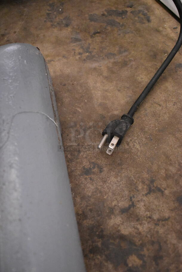 Holiday LCM050LC Metal Chest Freezer. 115 Volts, 1 Phase. Tested and Working! - Image 9 of 9