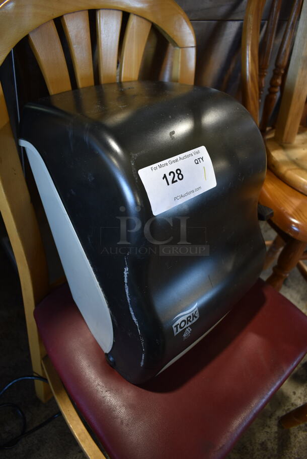 Tork Poly Wall Mount Paper Towel Dispenser. - Image 2 of 5