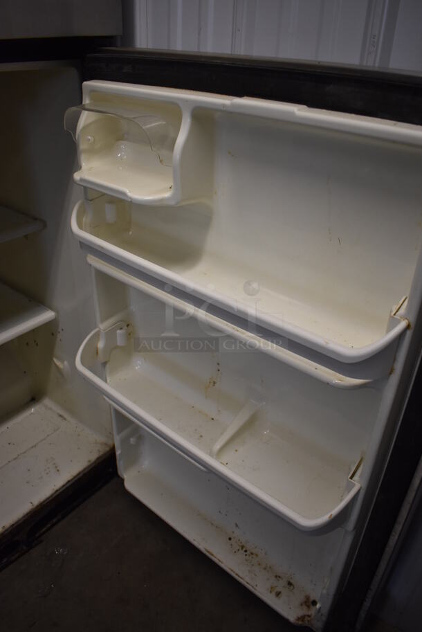 Frigidaire FRT18P6BSB4 Metal Cooler Freezer Combo Unit. 115 Volts, 1 Phase. 30x32x65.5. Cannot Test - Unit Needs New Power Cord - Image 7 of 8