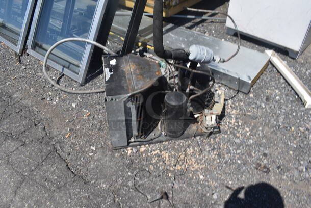 HUGE! 8 Door Walk In Merchandising Cooler w/ 2 Turbo Air ADR136AX 115 Volt 1 Phase Fans and 1 Copeland Compressor 115 Volts 1 Phase and Black Rack System - Image 5 of 12