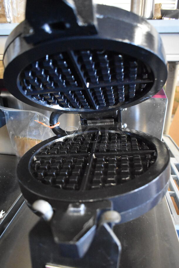 BRAND NEW SCRATCH AND DENT! Estella 348WSMX2A Stainless Steel Commercial Countertop Double Waffle Maker. 120 Volts, 1 Phase. Tested and Working! - Image 6 of 9