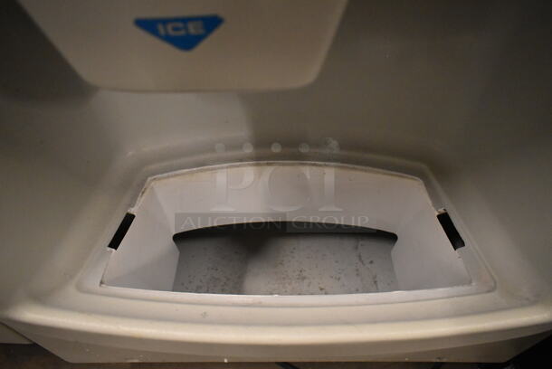 Hoshizaki KM-500MAF Stainless Steel Commercial Ice Head on Hoshizaki DB-200C Hotel Dispenser Ice Bin. 115-120 Volts, 1 Phase.  - Image 5 of 7