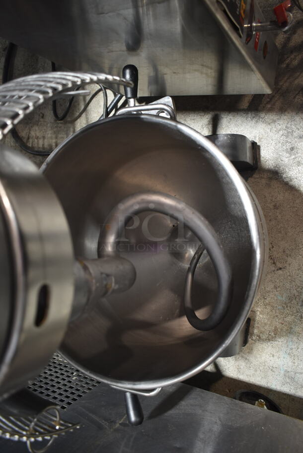 Avantco MX30 Metal Commercial 30 Quart Planetary Dough Mixer w/ Stainless Steel Mixing Bowl, Bowl Guard, Whisk, Paddle and Dough Hook Attachments. Tested and Working! - Image 7 of 9