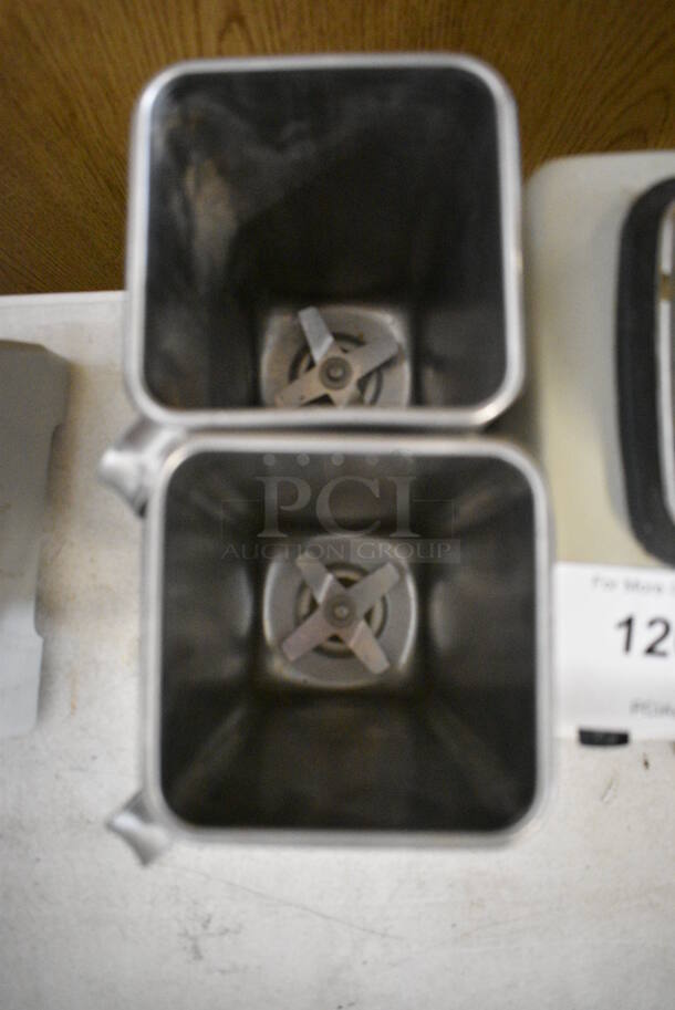 Vita-Mix Model VM0100A Metal Commercial Countertop Blender w/ 3 Metal Pitchers. 120 Volts, 1 Phase. 8x9x18. Tested and Working! - Image 5 of 5