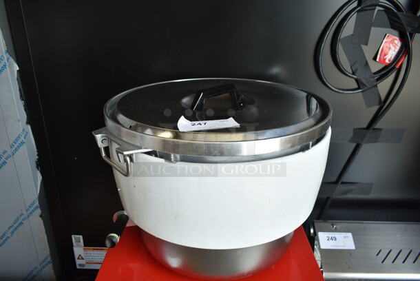 BRAND NEW SCRATCH AND DENT! RiceMaster Town RM-55N-R Natural Gas 110 Cup (55 Cup Raw) Gas Rice Cooker and Warmer - Image 2 of 8