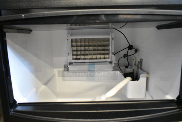 BRAND NEW SCRATCH AND DENT! Hoocoo HCIM-40 Stainless Steel Commercial Undercounter Self Contained Ice Machine. 115 Volts, 1 Phase. - Image 4 of 7