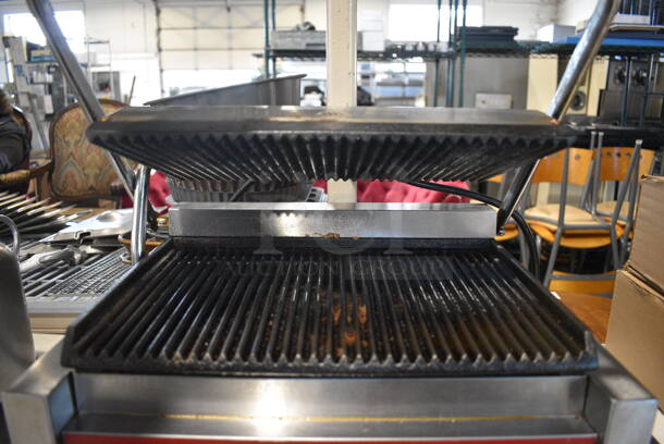 Avantco Stainless Steel Commercial Countertop Electric Powered Panini Press. 16x14x8. Tested and Working! - Image 3 of 3