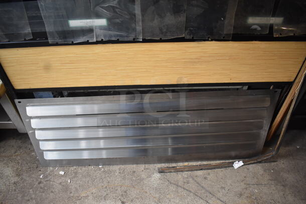 Oasis B42EW Commercial Floor Standing Electric Powered Air Curtain Merchandiser With Glass Front And Bottom Mount Compressor And Adjustable Metal Shelves. 120V/ 1 Phase Tested And Working - Image 5 of 7