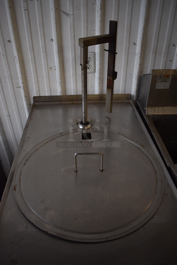 Giles Stainless Steel Commercial Electric Powered Floor Style Fryer w/ Metal Basket and Lid on Commercial Casters. 208 Volts, 3 Phase. 24x39x53 - Image 4 of 8