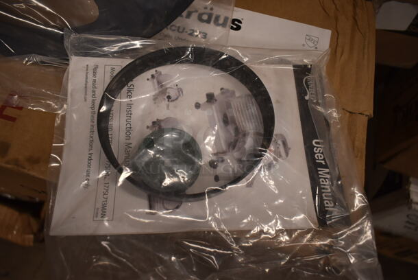 BRAND NEW SCRATCH AND DENT! Avantco 177SL713MAN Stainless Steel Commercial Countertop Medium Duty Meat Slicer. 120 Volts, 1 Phase. Tested and Working! - Image 5 of 7