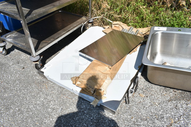BRAND NEW SCRATCH AND DENT! Regency 600TS3036S 30" x 36" 16-Gauge 304 Stainless Steel Commercial Work Table with Undershelf - Image 3 of 5