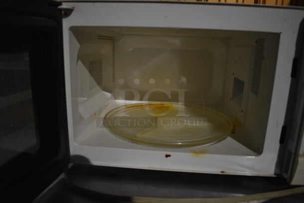 Sharp Carousel R-220KW Metal Countertop Microwave Oven w/ Plate. 18x13x11. Item Was in Working Condition on Last Day of Business. (lounge) - Image 5 of 6