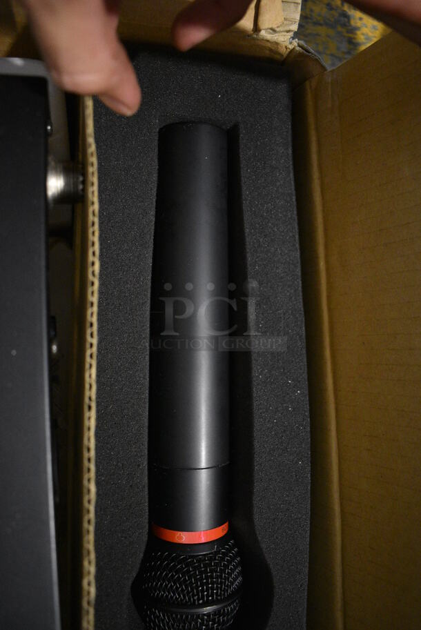 IN ORIGINAL BOX! Audio-Technica ProSeries PRO-R2 ATW-R11 VHF Diversity Receiver w/ Microphone. 19x7x3 - Image 7 of 12