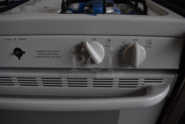 BRAND NEW SCRATCH AND DENT! Hotpoint Model JGBS30REK4SS White Metal Gas Powered 4 Burner Range w/ Oven. 30x27x45 - Image 5 of 10