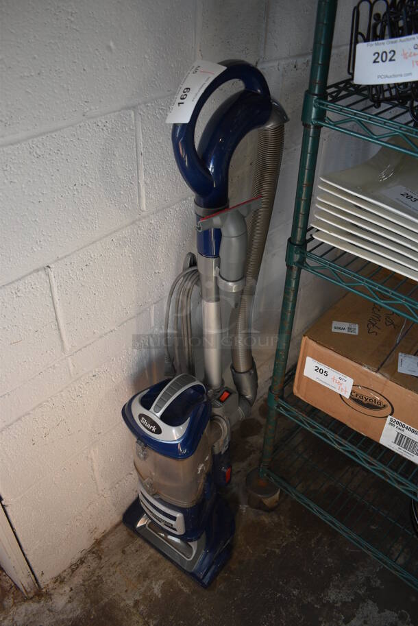 Shark Lift Away Deluxe Navigator Vacuum Cleaner. 12x10x47. Tested and Working! - Image 2 of 6