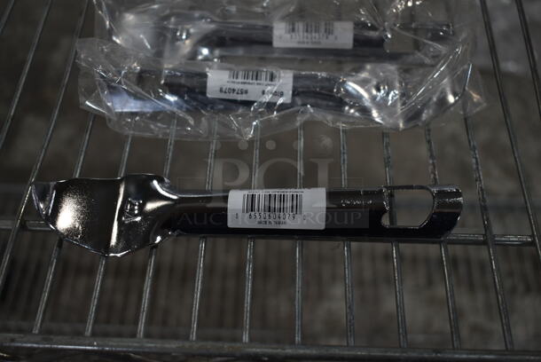 Lot of Various BRAND NEW! Items Including Labels, 4 Can Openers, Fish Plier, Strainer Plates - Image 3 of 12