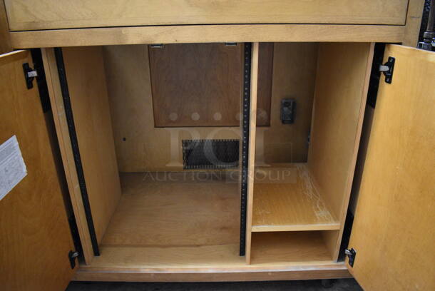 Wood Pattern Counter w/ Drawer and 2 Doors. 40x27.5x40 - Image 4 of 4