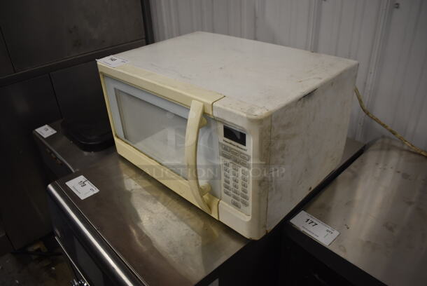 Hamilton Beach HB-P100N30AL-S3  Electric Countertop White Household Microwave Oven. 120V.  - Image 3 of 5