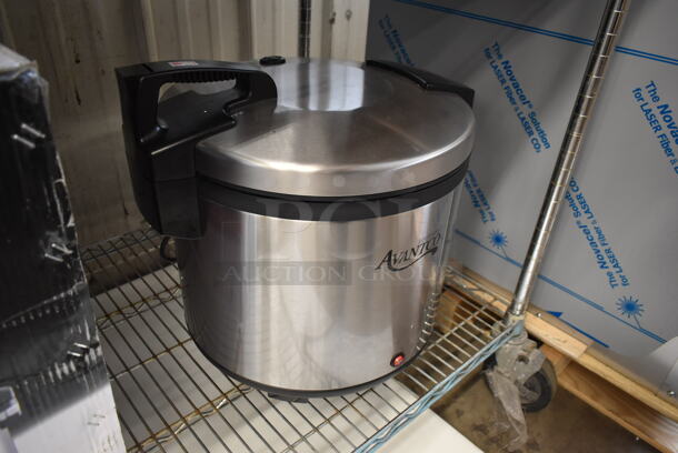 BRAND NEW SCRATCH AND DENT! 2022 Avantco 177RW92 Stainless Steel Commercial Countertop Rice Cooker. 120 Volts, 1 Phase. Tested and Working! - Image 3 of 7