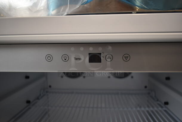 BRAND NEW SCRATCH AND DENT! Whynter CBM-815WS Freestanding 8.1 CF Commercial Beverage Merchandiser. 115 Volts, 1 Phase. Tested and Working! - Image 5 of 6