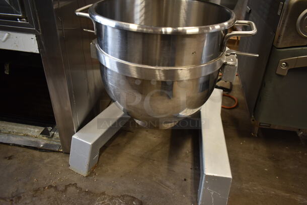 2016 Doyon EM30 Metal Commercial Floor Style 30 Quart Planetary Dough Mixer w/ Stainless Steel Mixing Bowl and Bowl Guard. 120 Volts, 1 Phase. Tested and Powers On But Parts Do Not Move - Image 5 of 7