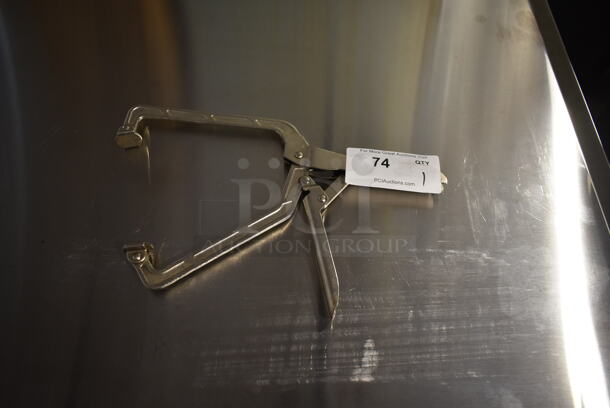 Metal Clamp. - Image 1 of 3