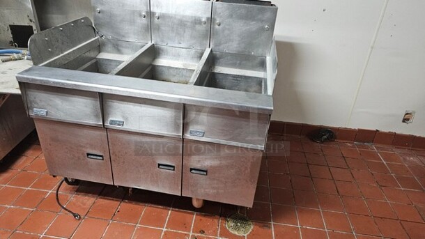 Pitco Frialator SG14-US Natural Gas 3 bay Commercial Fryer - Image 4 of 5
