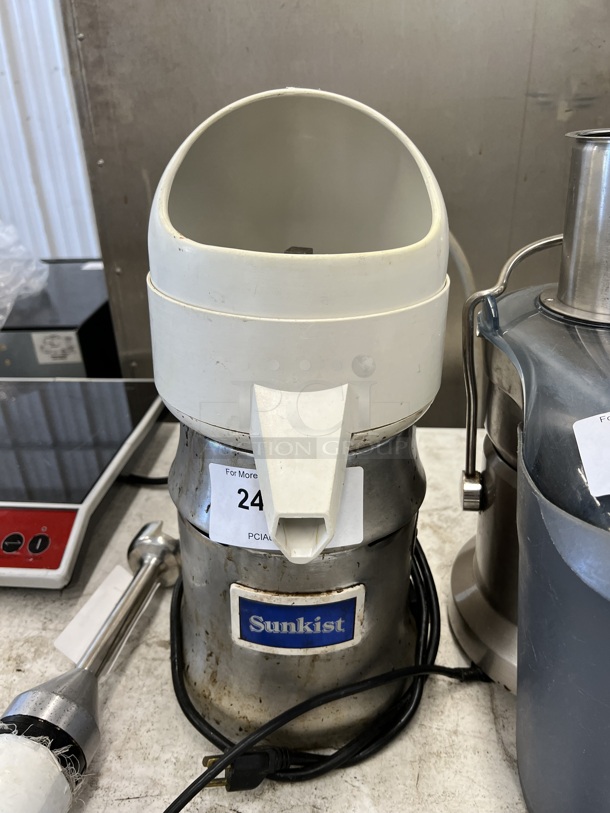 Sunkist Stainless Steel Commercial Countertop Juicer. 115 Volts, 1 Phase. 8x8x20. Tested and Working!