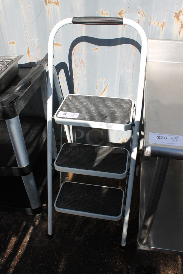 White and Black 3 Tier Stepladder. - Image 1 of 2
