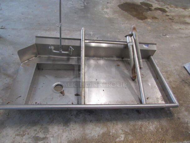 One Dishwasher Table. 60X30X46 - Image 1 of 1