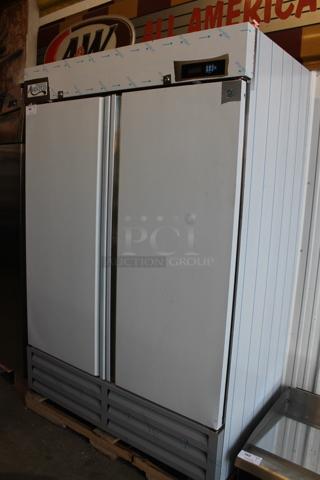 BRAND NEW SCRATCH AND DENT! 2023 Avantco 447AP49F Stainless Steel Commercial 2 Door Reach In Freezer. 115 Volts, 1 Phase. Tested and Powers On But Does Not Get Cold