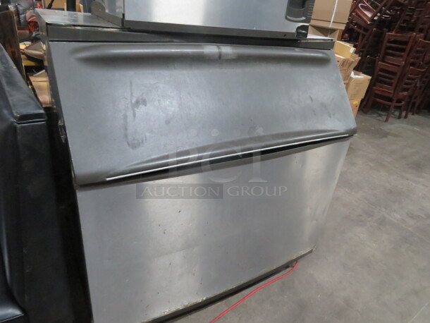 One Manitowic Ice Bin. 50.5X33X48 - Image 1 of 2