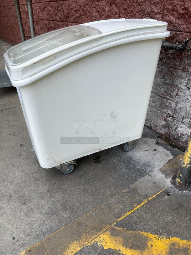 Clean! Baker's Mark 21 Gallon / 335 Cup White Slant Top Mobile Ingredient Storage Bin with Sliding Lid & Scoop NSF on Casters  - Image 3 of 7