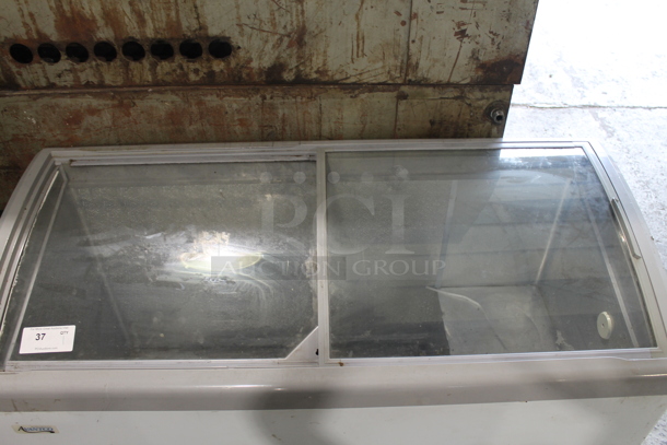 Avantco 360ICFC13 Metal Commercial Floor Style Chest Freezer Merchandiser on Commercial Casters. 115 Volts, 1 Phase. Tested and Working! - Image 7 of 11