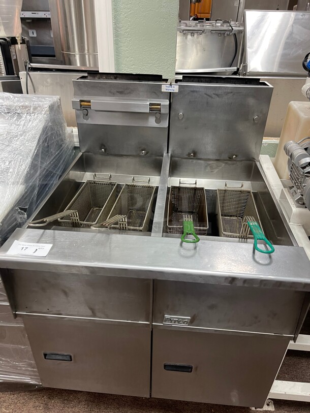 Working! Pitco® Double Fryer MegaFry Natural Gas 100-120 lb. Commercial Floor Fryer  - 110,000 BTU NSF Tested and Working! - Image 3 of 8