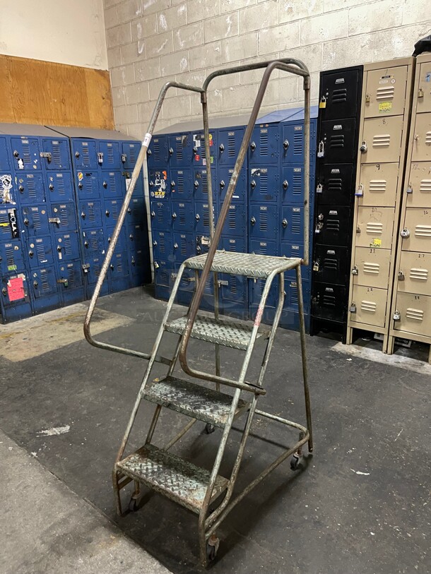 Industrial Heavy Duty Ladder 450 LB Capacity 4 Steps  - Image 3 of 6