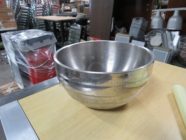 One Vollrath Double Wall Beehive 3.4 Quart Serving Bowl. #46591. $51.99