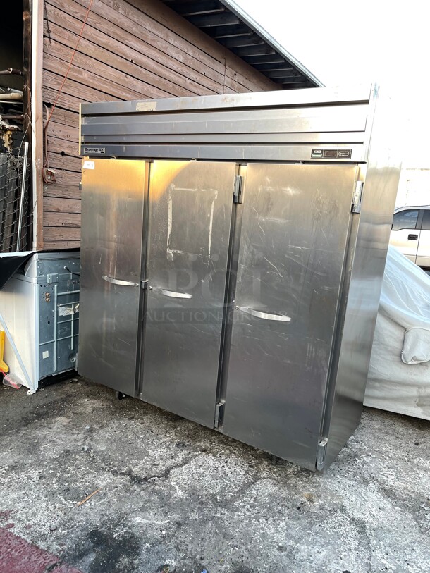 Nice! Beverage Air Three Section Reach In Refrigerator, (3) Left/Right Hinge Solid Doors, 115v NSF Tested and Working! - Image 1 of 8