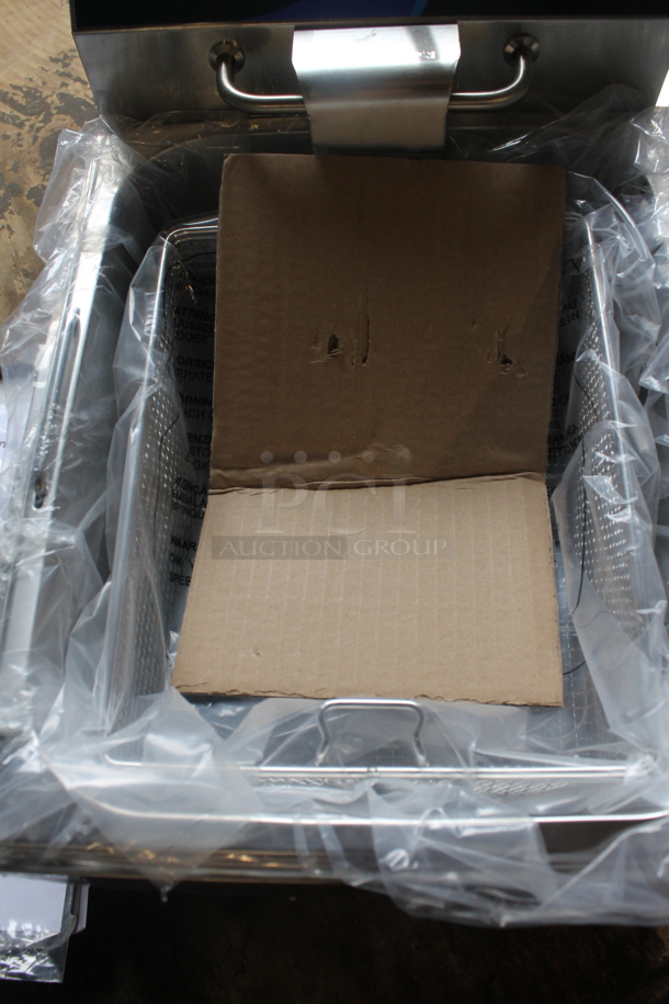 BRAND NEW SCRATCH AND DENT! 2023 Hoocoo FRY-10L Stainless Steel Commercial Countertop Electric Powered Fryer w/ Metal Basket and Lid. 120 Volts, 1 Phase. - Image 5 of 9