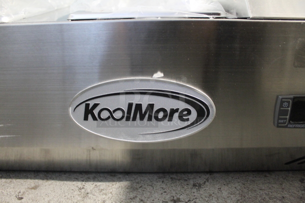 BRAND NEW SCRATCH AND DENT! KoolMore SCDC-3P-SSL Stainless Steel Commercial Countertop Refrigerated Rail w/ 3 Drop In Bins and Glass Sneeze Guard. 115 Volts, 1 Phase. Tested and Working! - Image 2 of 12