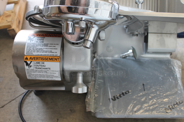 BRAND NEW SCRATCH AND DENT! Globe Chefmate GC512 Stainless Steel Commercial Countertop 12" Manual Gravity Feed Slicer w/ Blade Sharpener. 115 Volts, 1 Phase. Tested and Working! - Image 4 of 4