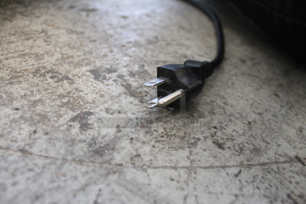 Avantco SL300C Stainless Steel Commercial Countertop Automatic Meat Slicer w/ Blade Sharpener. 110-120 Volts, 1 Phase. Tested and Working! - Image 10 of 10