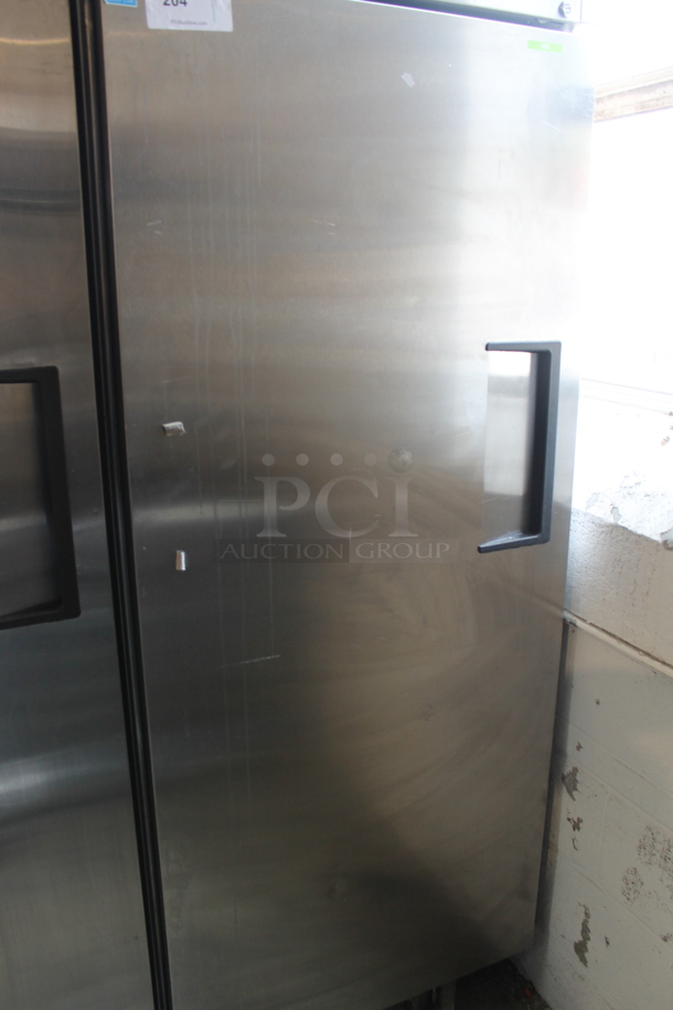 2015 True TG1R-1S ENERGY STAR Stainless Steel Commercial Single Door Reach In Cooler w/ Poly Coated Racks on Commercial Casters. 115 Volts, 1 Phase. Tested and Working! - Image 5 of 8