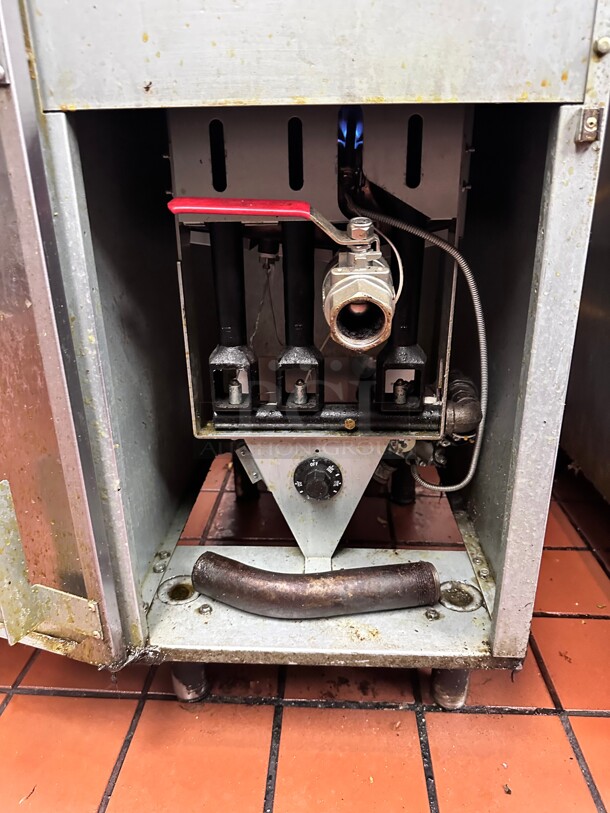 Late Model! Vulcan 1VEG35M Gas Commercial Fryer - (1) 40 lb Vat, Floor Model, Natural Gas NSF Tested and Working! - Image 8 of 8