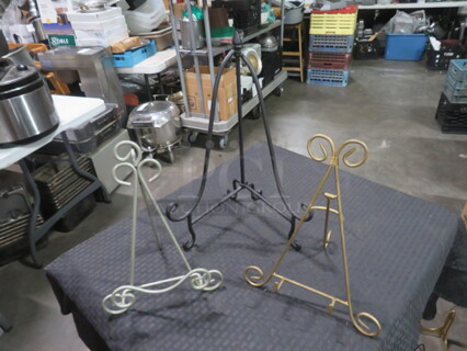 Assorted Metal Easel. 3XBID