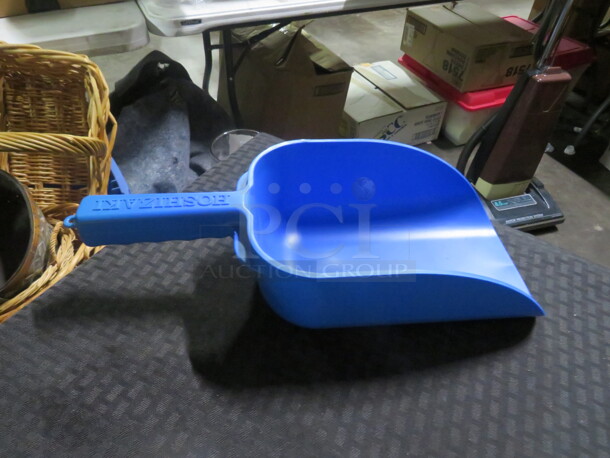 One Hoshizaki Ice Scoop.