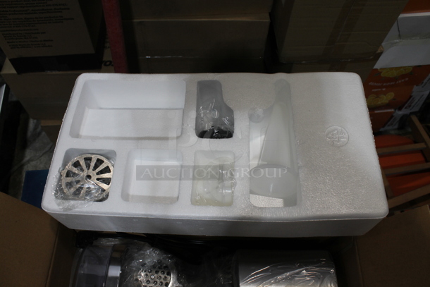 2 BRAND NEW IN BOX! Jasun JSMG 361 Metal Countertop Meat Grinder. 110 Volts, 1 Phase. 2 Times Your Bid! - Image 4 of 6