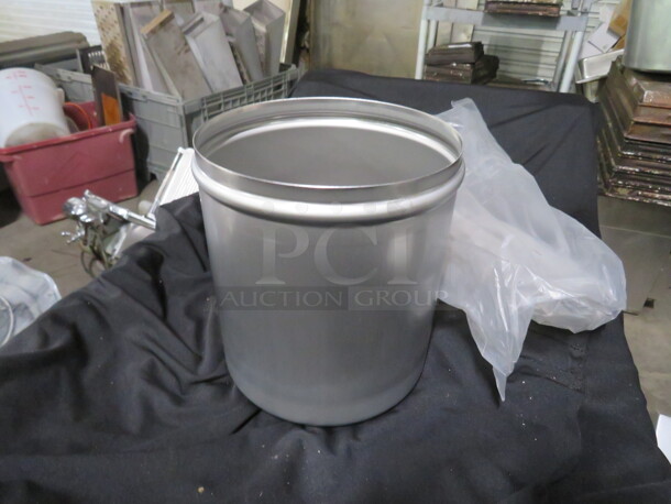 NEW Stainless Steel Server Container. 3XBID