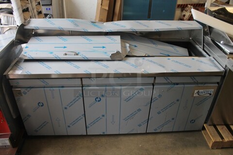 BRAND NEW SCRATCH AND DENT! 2023 Avantco 447APST72 Stainless Steel Commercial Sandwich Salad Refrigerated Prep Table Bain Marie Mega Top. Comes w/ Commercial Casters. 115 Volts, 1 Phase. Tested and Working!