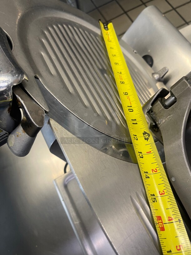 Wow! Globe 3600P Commercial Manual Slicer, 13 in dia, PreciseEdge Knife, Antimicrobial, SS 1/2 HP NSF 115 Volt Tested and Working! 18x23x19 - Image 8 of 11